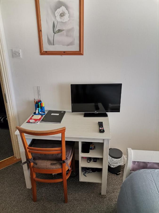 Bright And Cozy Room With Double Bed, Private Bathroom Not Ensuite, Breakfast To Go Dublin Exteriör bild