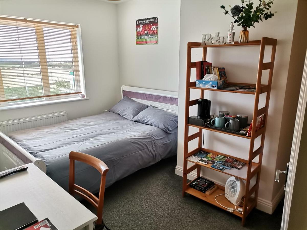 Bright And Cozy Room With Double Bed, Private Bathroom Not Ensuite, Breakfast To Go Dublin Exteriör bild