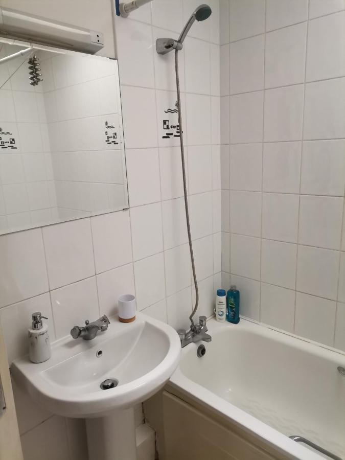 Bright And Cozy Room With Double Bed, Private Bathroom Not Ensuite, Breakfast To Go Dublin Exteriör bild